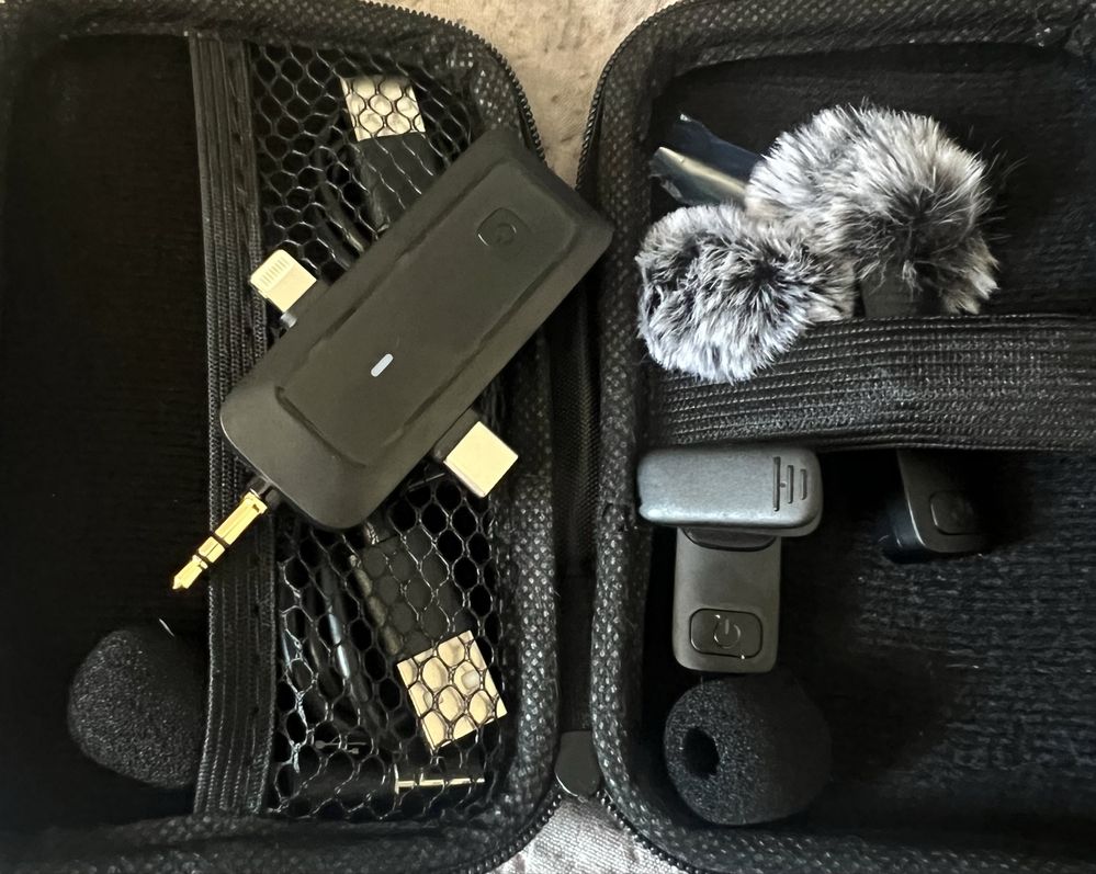 Безжичен микрофон 4 в 1  Lavalier Wireless Microphone с кейс
