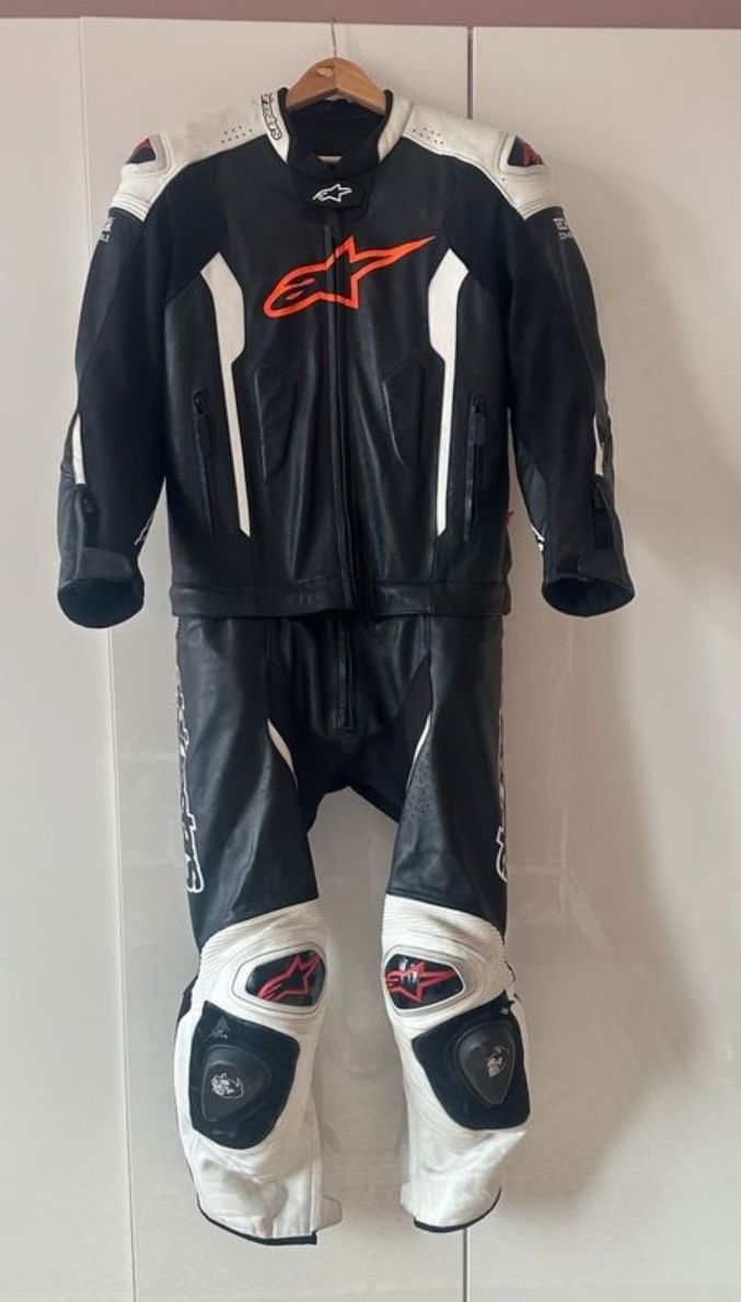 Кожени мото екипи Alpinestars цял и от две части, размер 54 и 50.