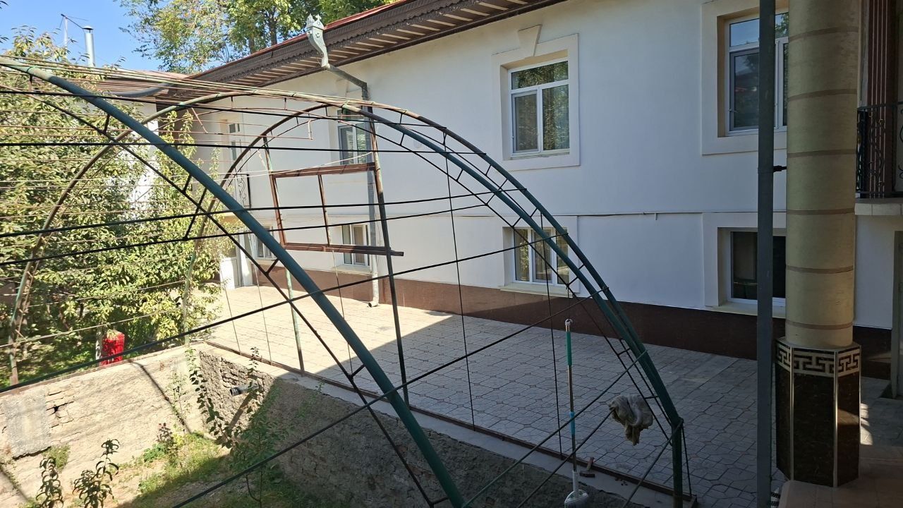 Tayyor parnik sotiladi.