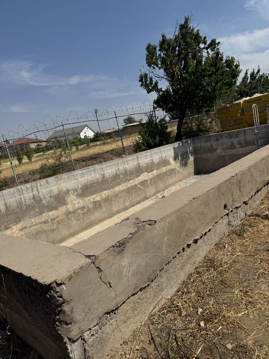 Дача сотилади сой буйида  жойлашган 25 сотикли дача сотилади