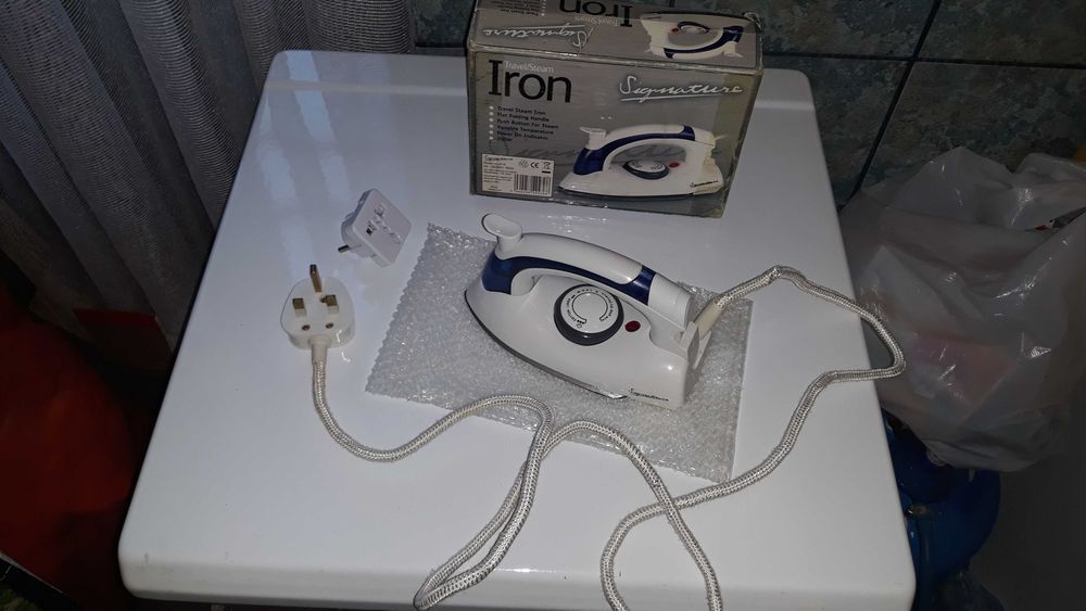 Fier de calcat de voiaj