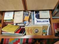 Cărți diverse și manuale școlare