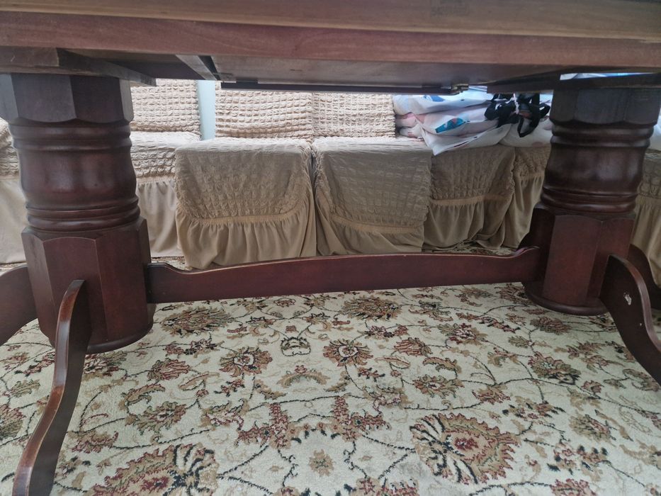 Стол со стульями