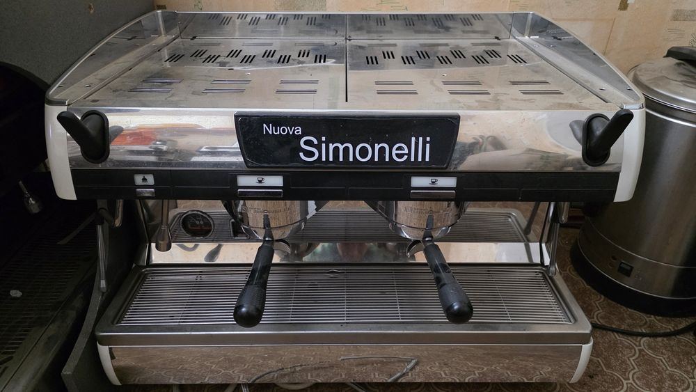 Кофемашина Nuova Simonelli Aurelia 2gr полуавтомат