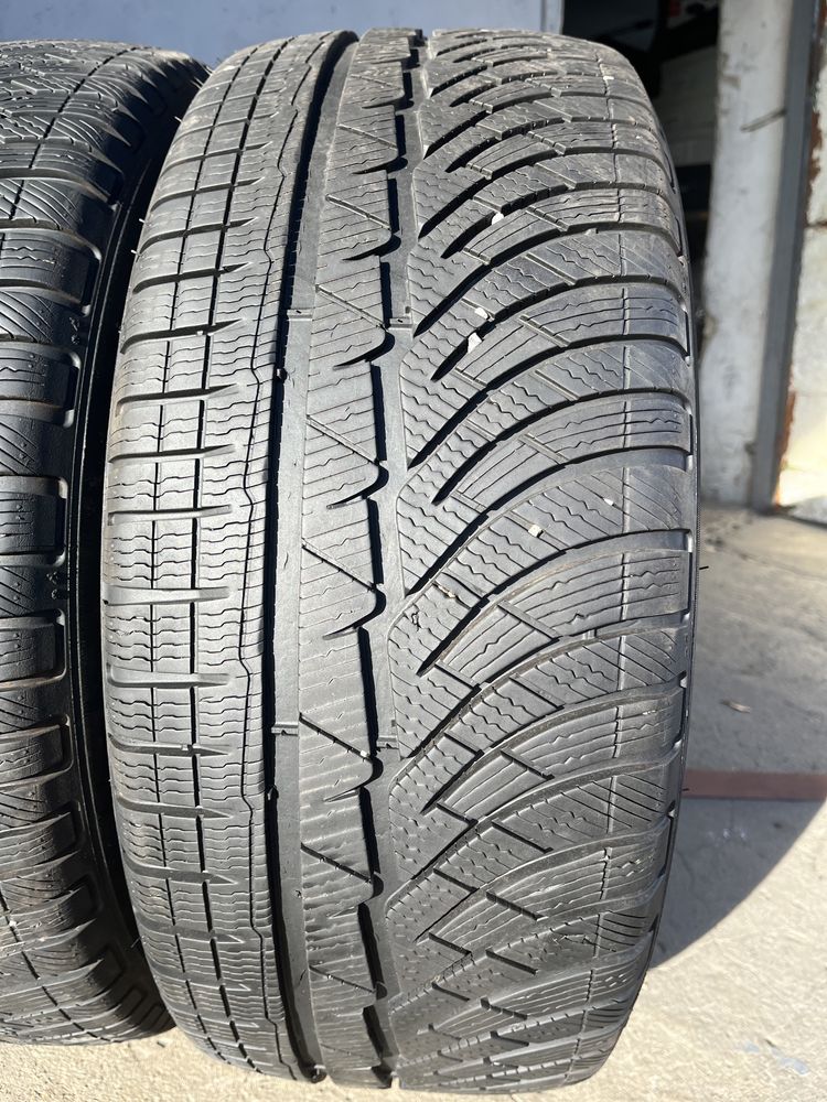 2 бр. зимни гуми 235/45/18 Michelin 6 mm DOT 3117