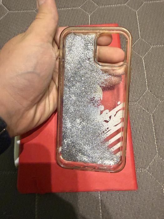 Husă iPhone 12 – design modern, protecție premium, stare excelentă