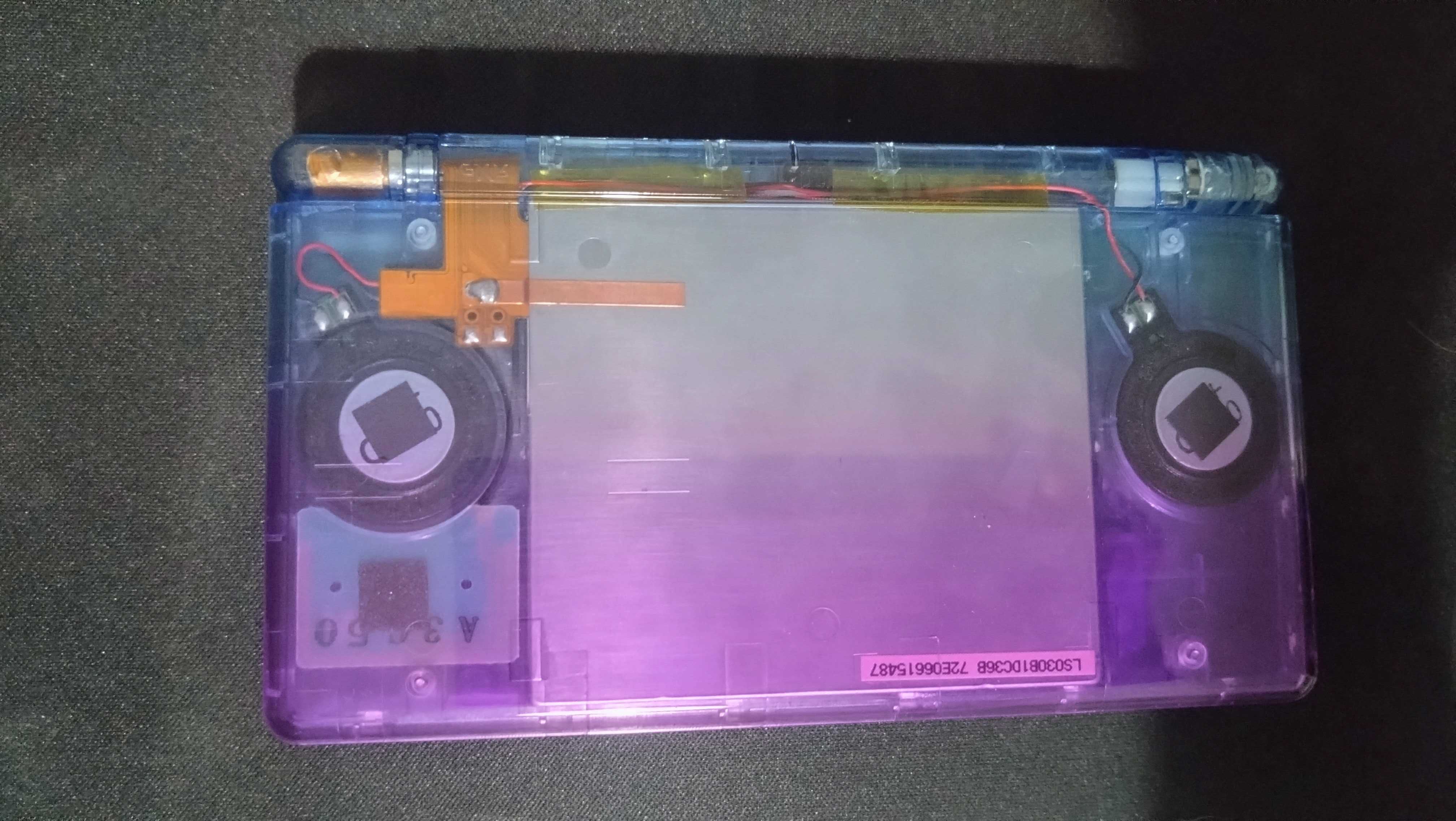 Nintendo ds lite new shell with R4 card and 32gb SD card