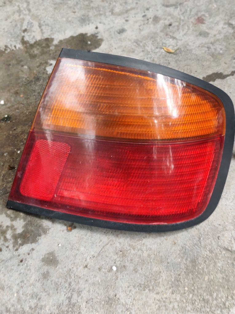Десен стоп за nissan primera b11 hatchback 97 година