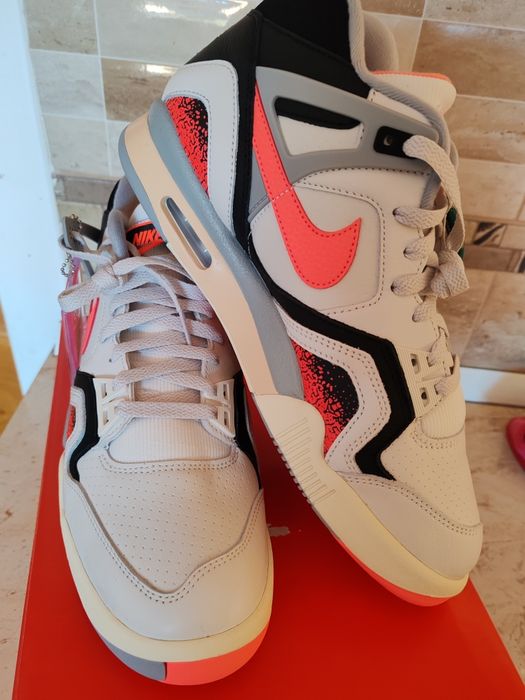 Nike Air Tech Challange