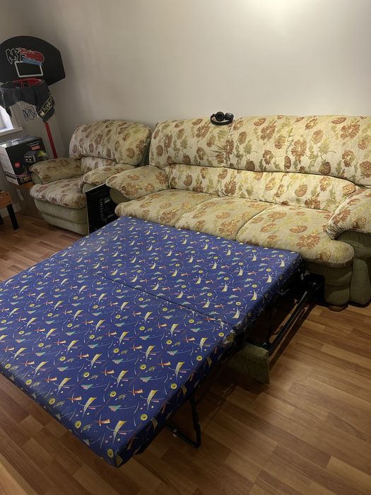 Продам диван с креслами