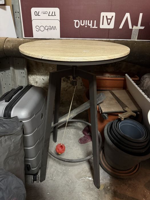 Vand doua scaune de bar tapitate cu inaltime reglabila