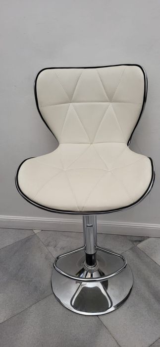 Trei bucăți de la Mobexpert