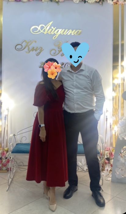 Красивое платье, в отличном состоянии.