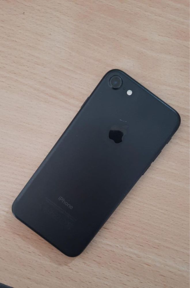 Продам телефон Iphone 7