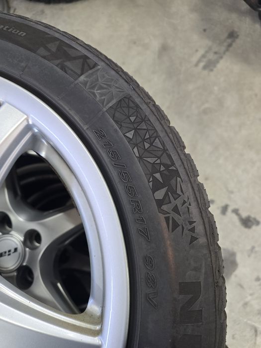2 Броя 215/55/17 Nexen 6mm 22dot