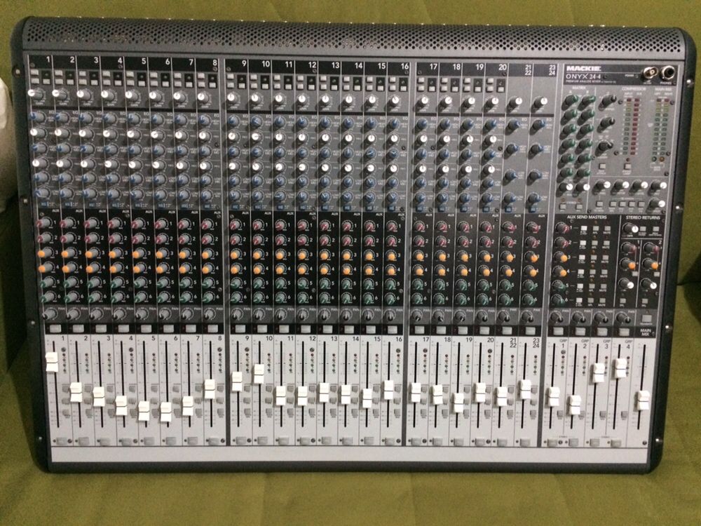 Mixer audio cu 24 canale