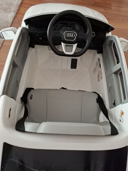 Masinuta electrica Audi Q8 cu telecomanda, roti spuma cauciucata EVA