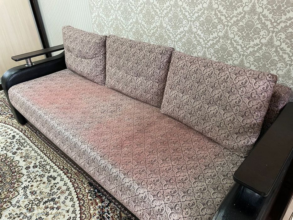 Диван на пружинах