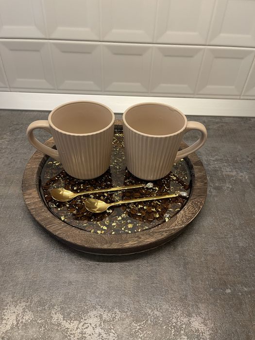 Ste tavă de servire din lemn cu rășină