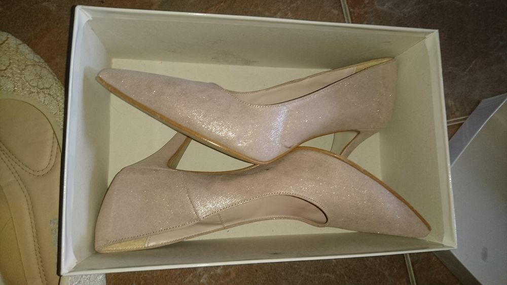 Zee Lane Обувки с остър връх и лъскав ефект