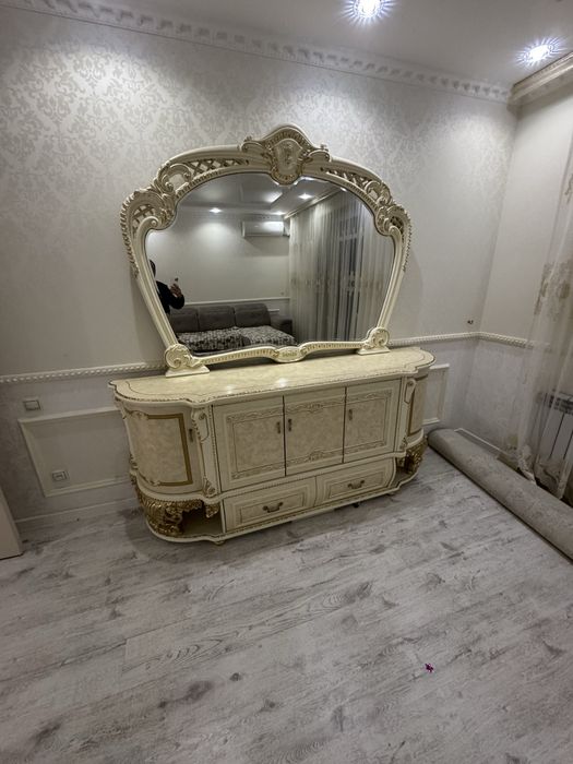 Комплект серрвант и комод с зеркалом