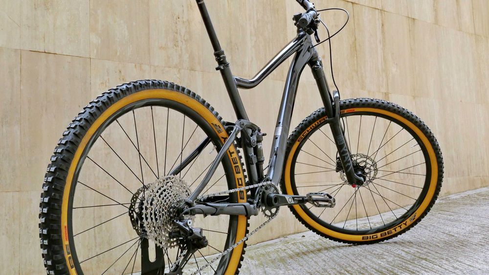 Giant Stance, 29 L, RockShox Yari 180-140 ход, 1х12 Deore