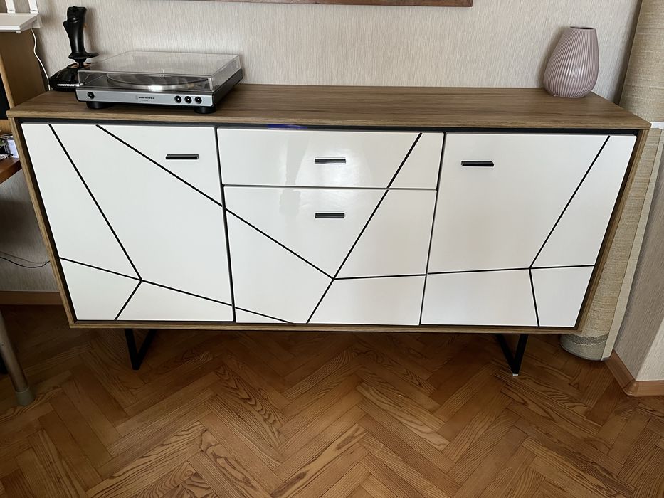 Комод/скрин, тв шкаф и поличка/етажерка.