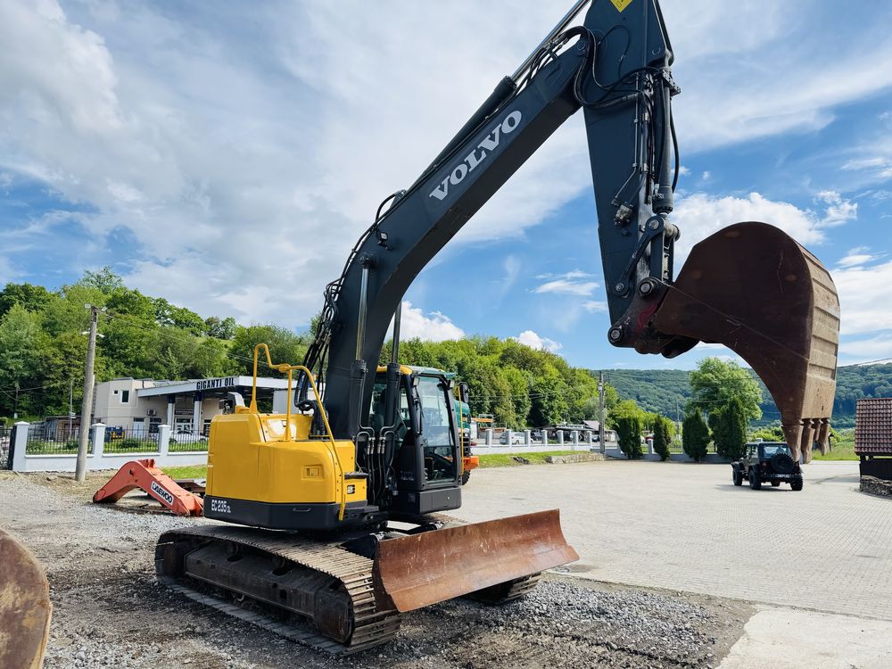 Excavator senile cu lama Volvo ECR 235, an 2014, 28 tone, cupa sapat !