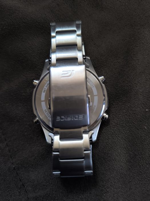 Часовник Casio edifice