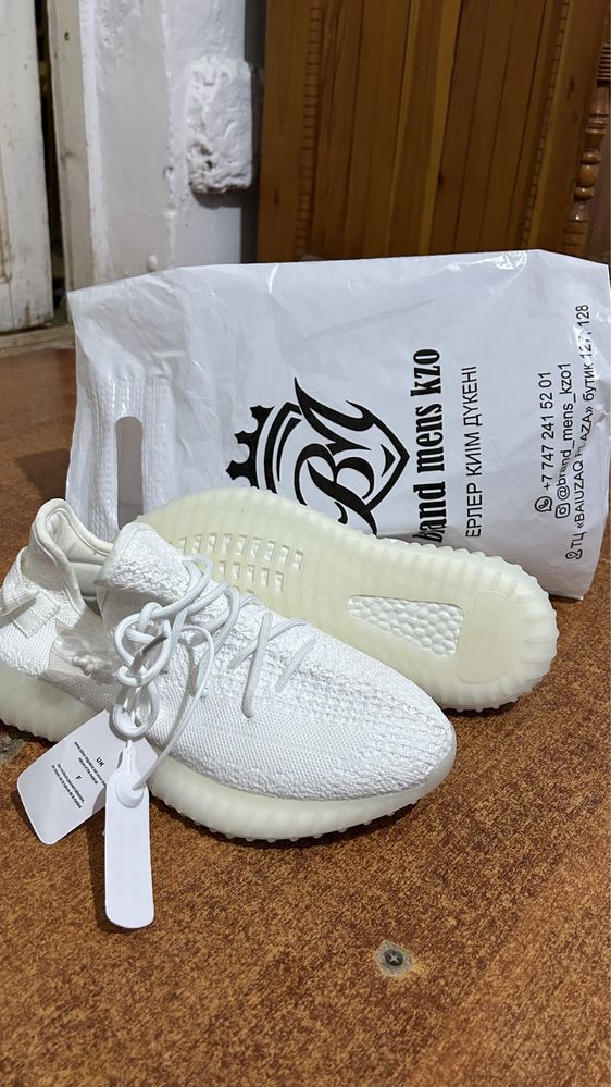 Yeezy 350 изи кроссовка НОВЫЙ