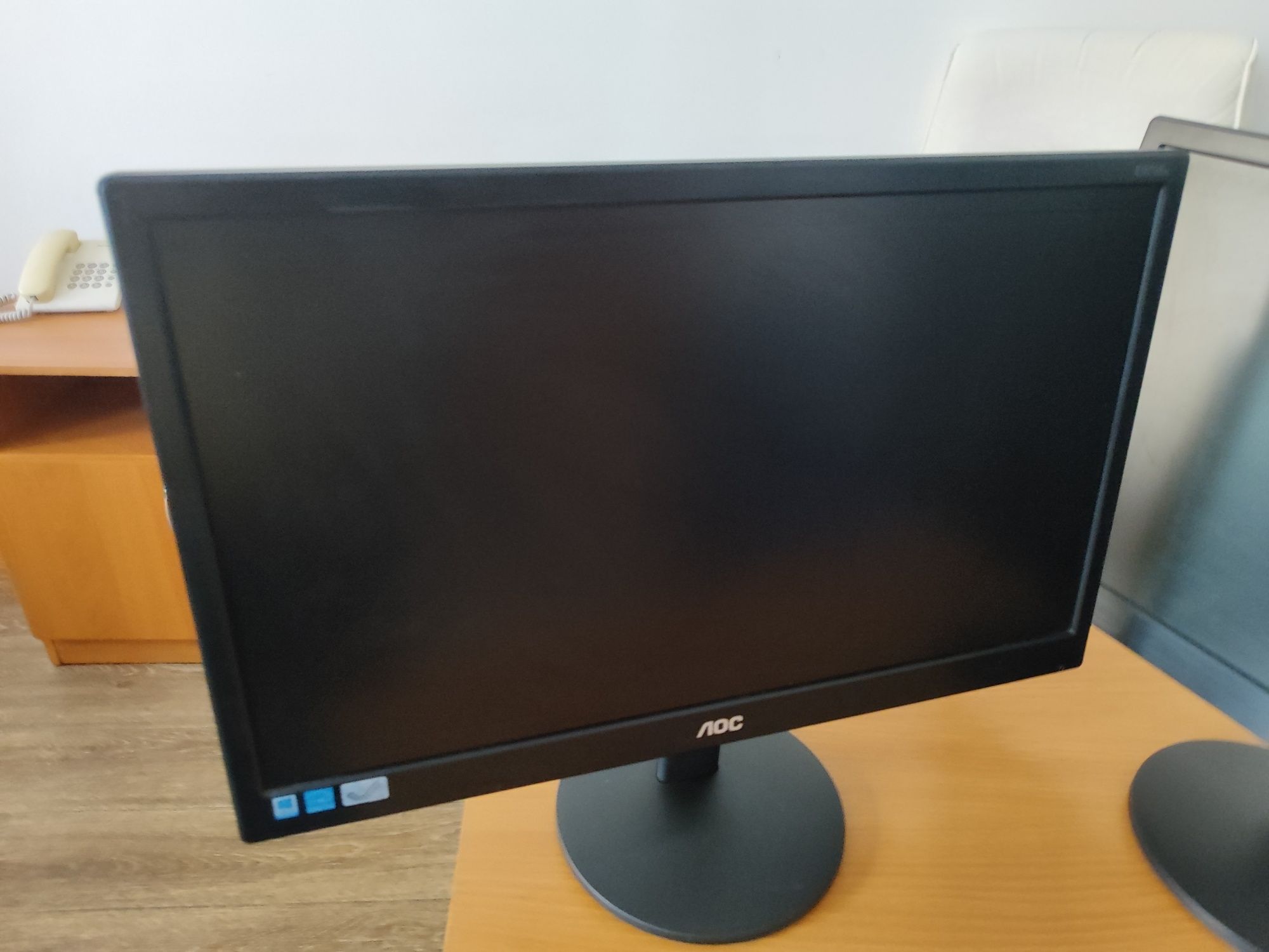 Продам 2 монитора фирмы LOC