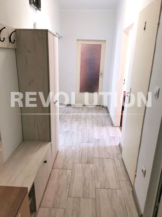 Дава се под наем Тристаен апартамент в Варна, Левски - 80 кв.м за 350 € - Снимка #2