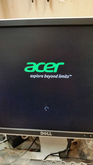 Laptop ACER Aspire E1-530G - РАБОТЕЩ ! - за ремонт или за части ...