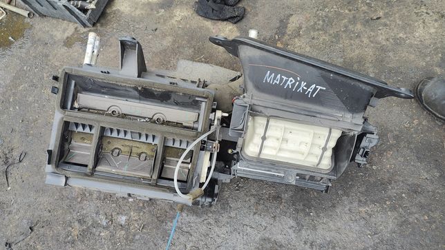 Печка всборе радиатор моторчик сервопривод Тойота Матрикс Toyot Matrix
