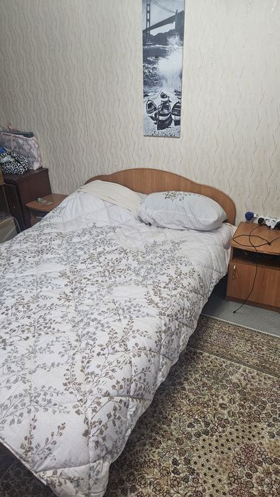 Кровать с тумбочками