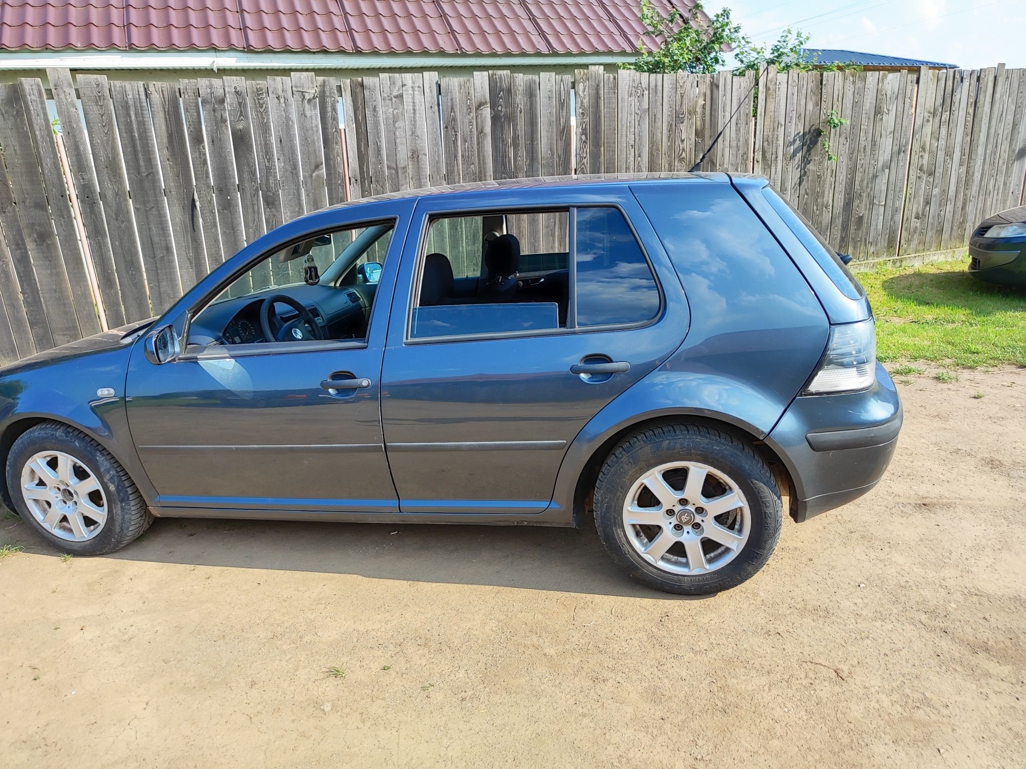 Vând Golf 4 Benzina