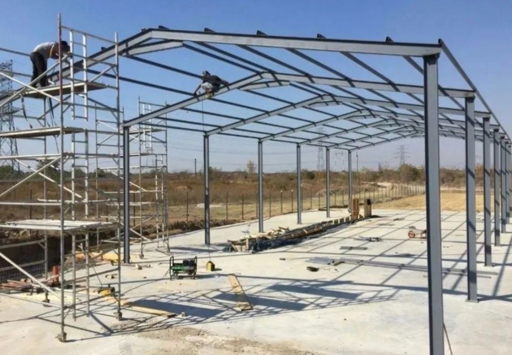 Vând structura metalica 12x25x4 

Structura metalica conține următoare