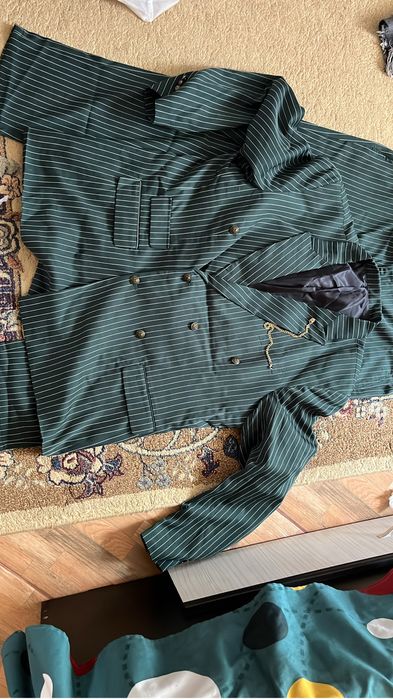 Costum de barbati,pantaloni sunt cu elastic