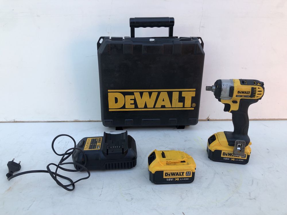 Masina de infiletant cu inpact DEWALT DCF 880