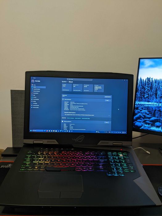Asus ROG G703VI - GTX 1080, i7 7700HQ, 16GB DDR4, 256gb SSD, 1tb SSHD