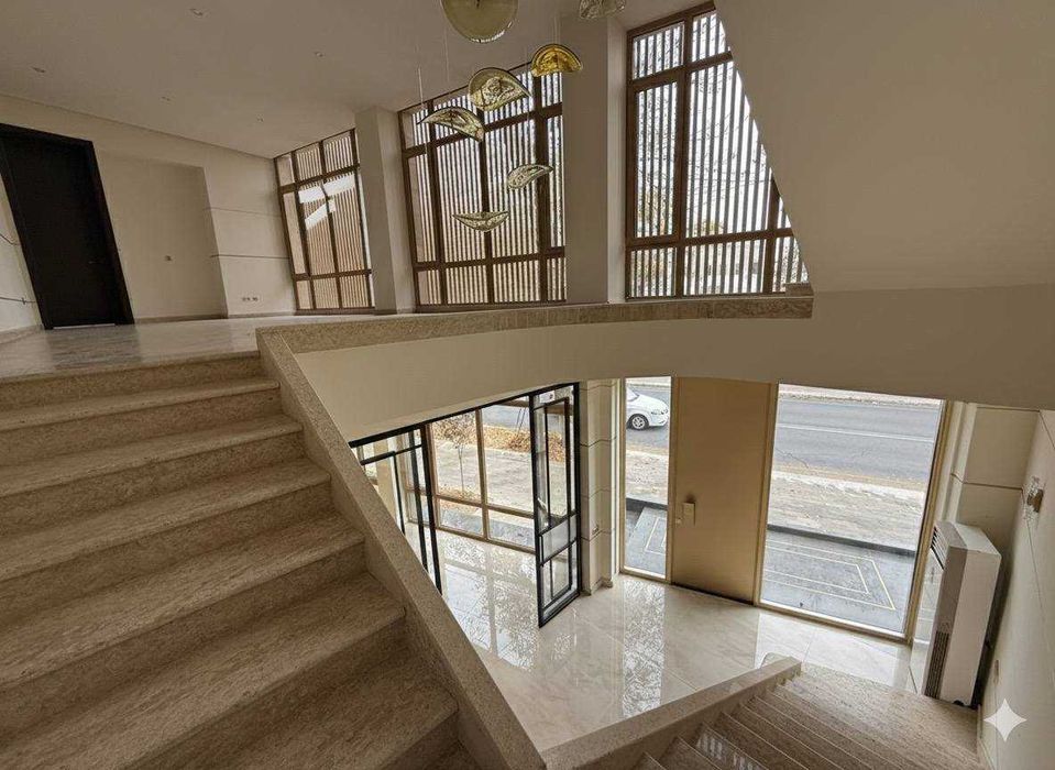 Сдается отдельно стоящие здание 330м2 Яккасарайском районе SH83