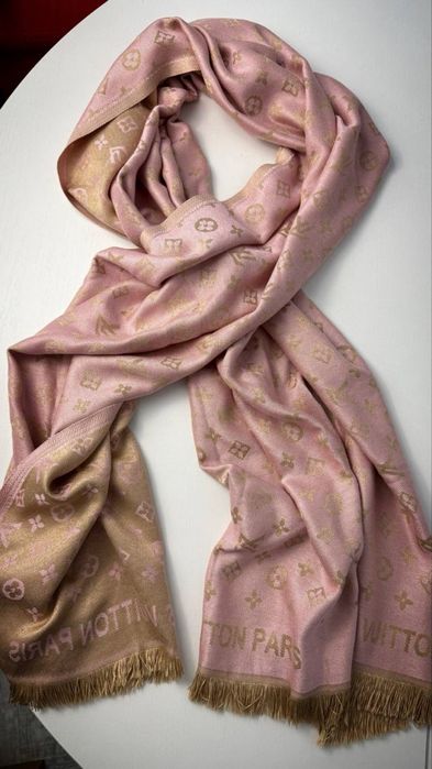 Esarfe- diverse modele în privat