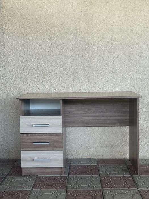 Продам рабочий стол.