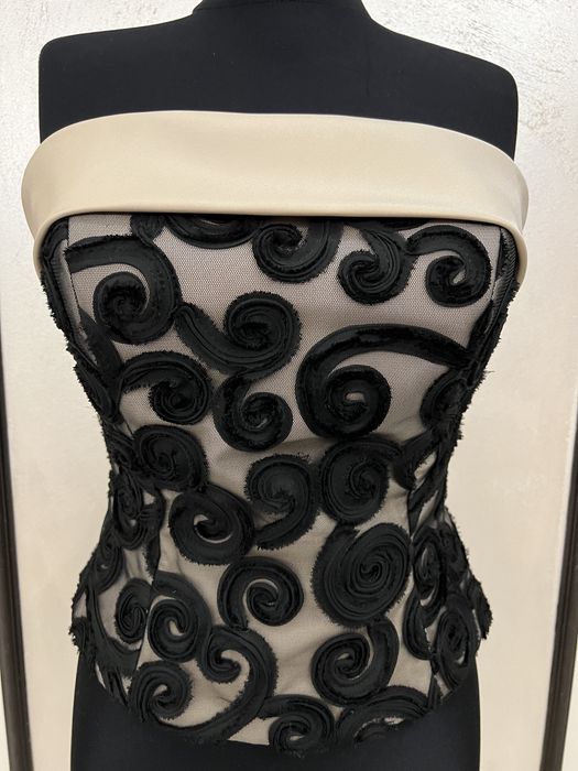 Комплект бюстие и пола пачка. Black november. Само 300 лв !