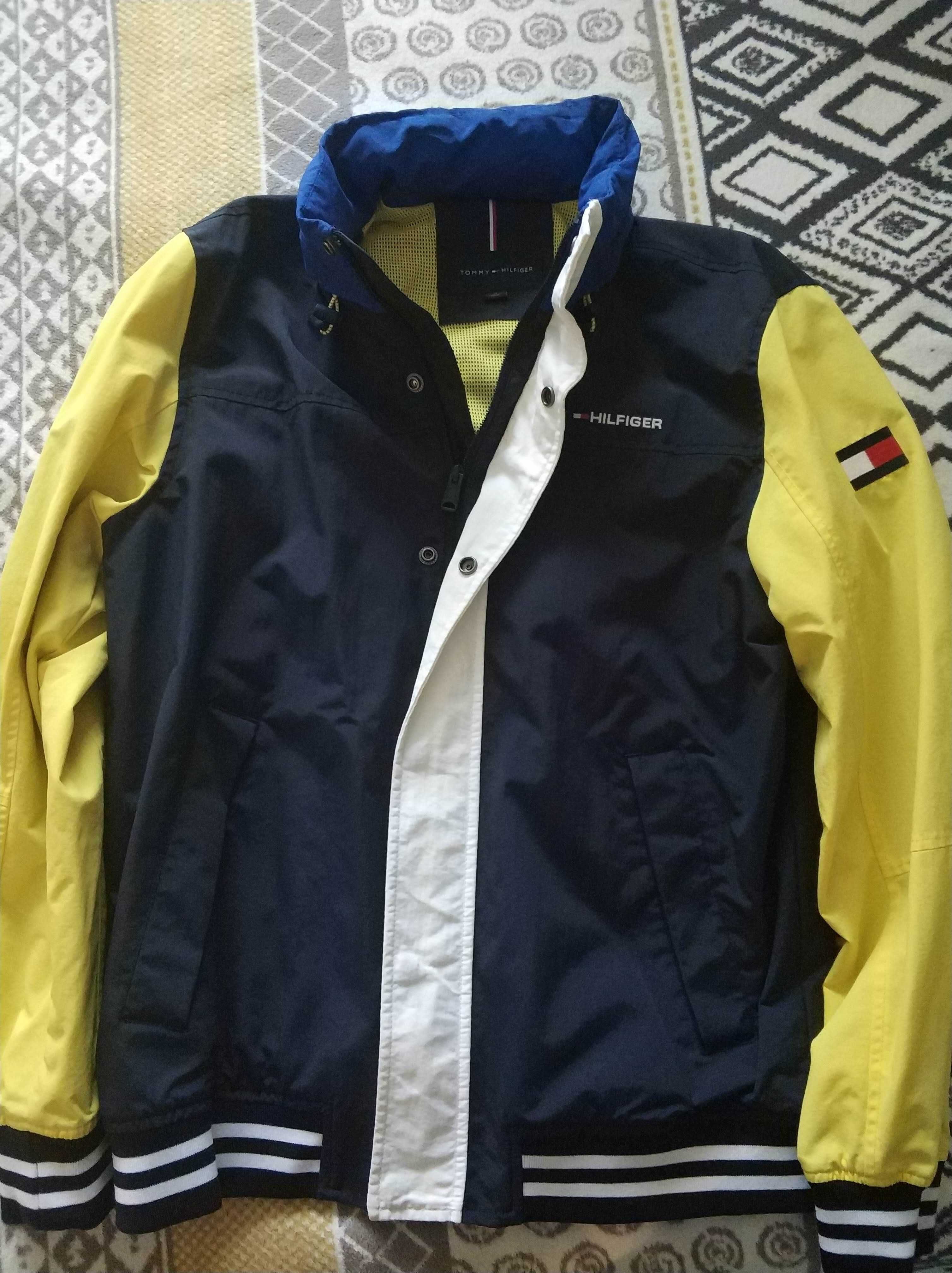 НОВО Яке Tommy Hilfiger.