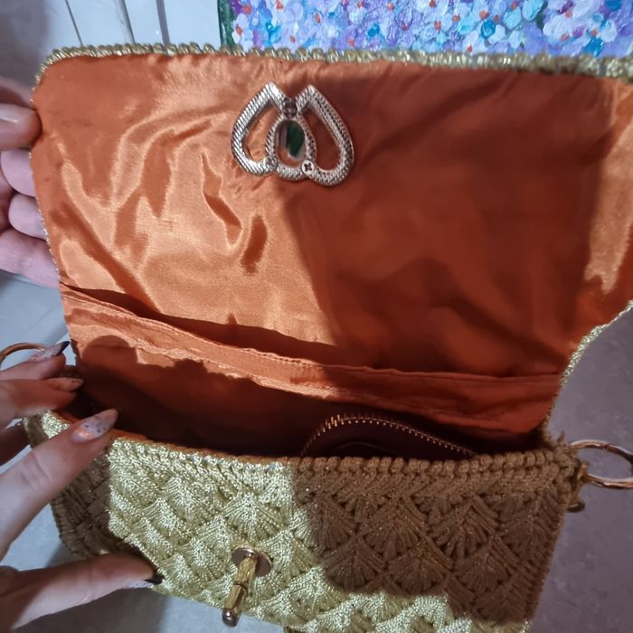 Ръчно шити златни чанти