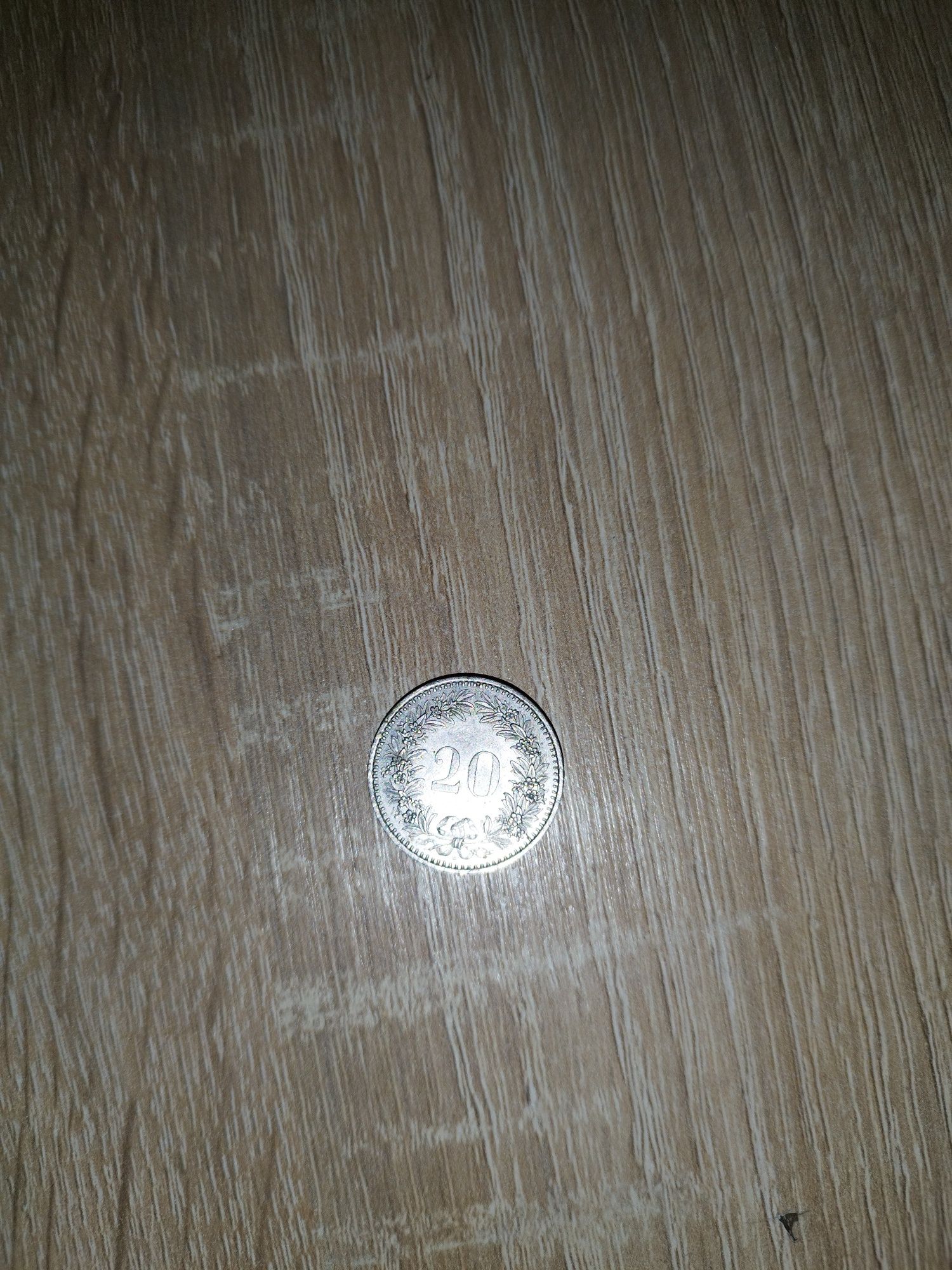 Vind moneda veche din imagine