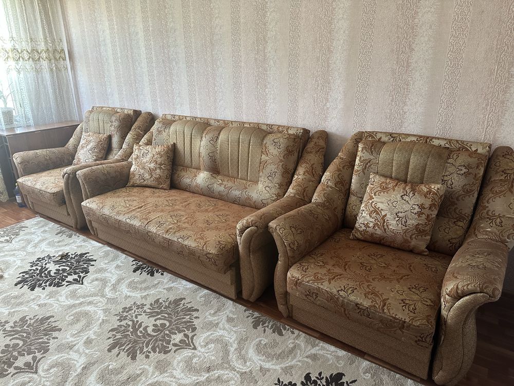 Продам диван с креслом