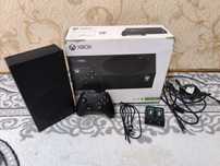 Срочно продам Xbox series s 1Tb и акумлатор для джойстик