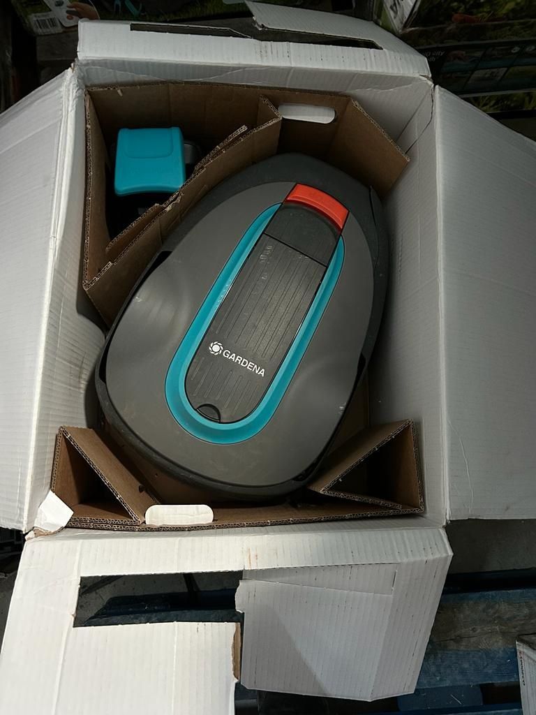 Robot Gardena Sileno city 500, robot de tuns iarba, gazon, masina